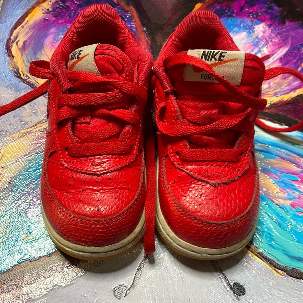 Red low Air Force tennis shoes good condition